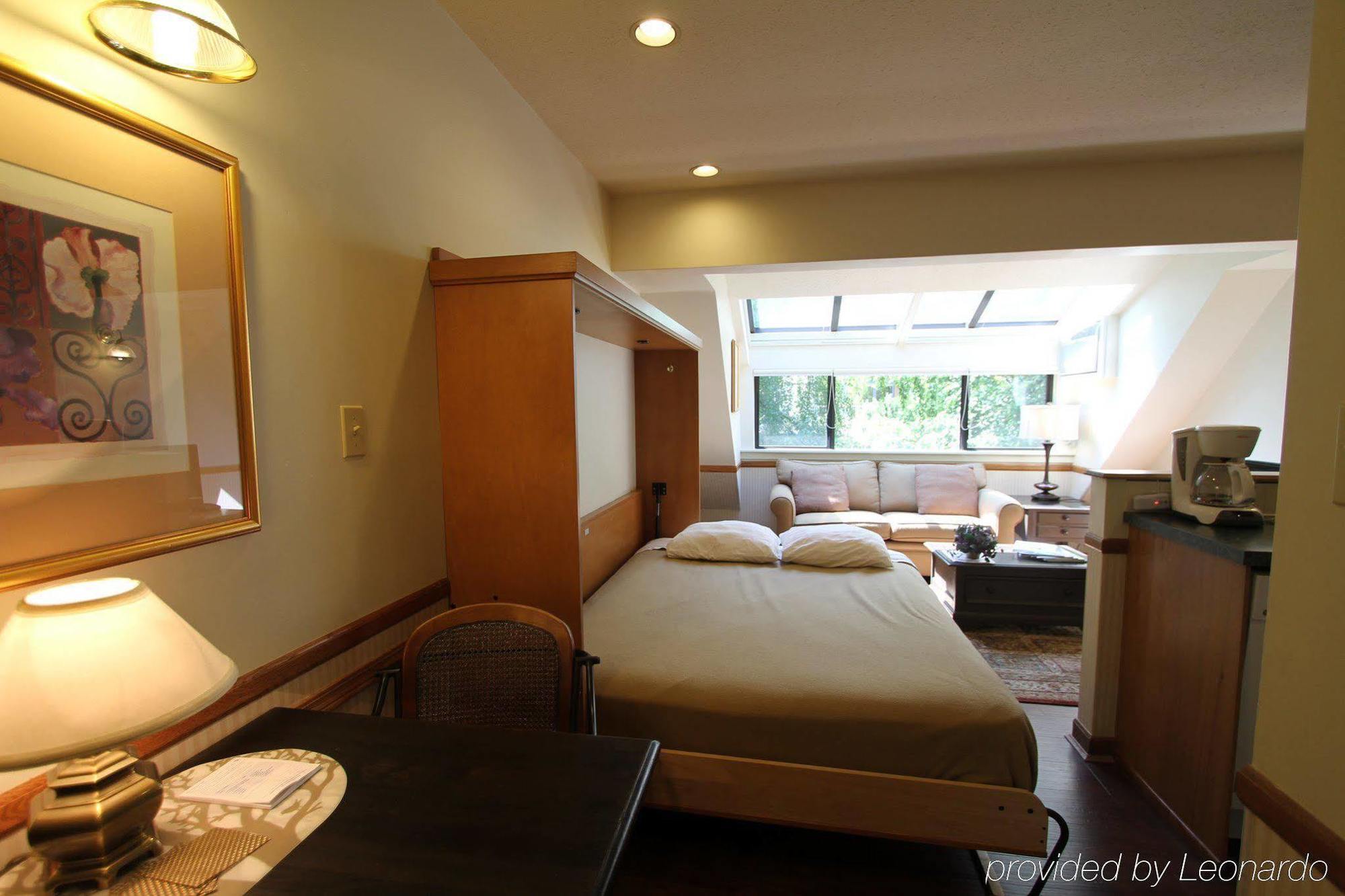 Clock Tower Resort Whistler Exterior photo